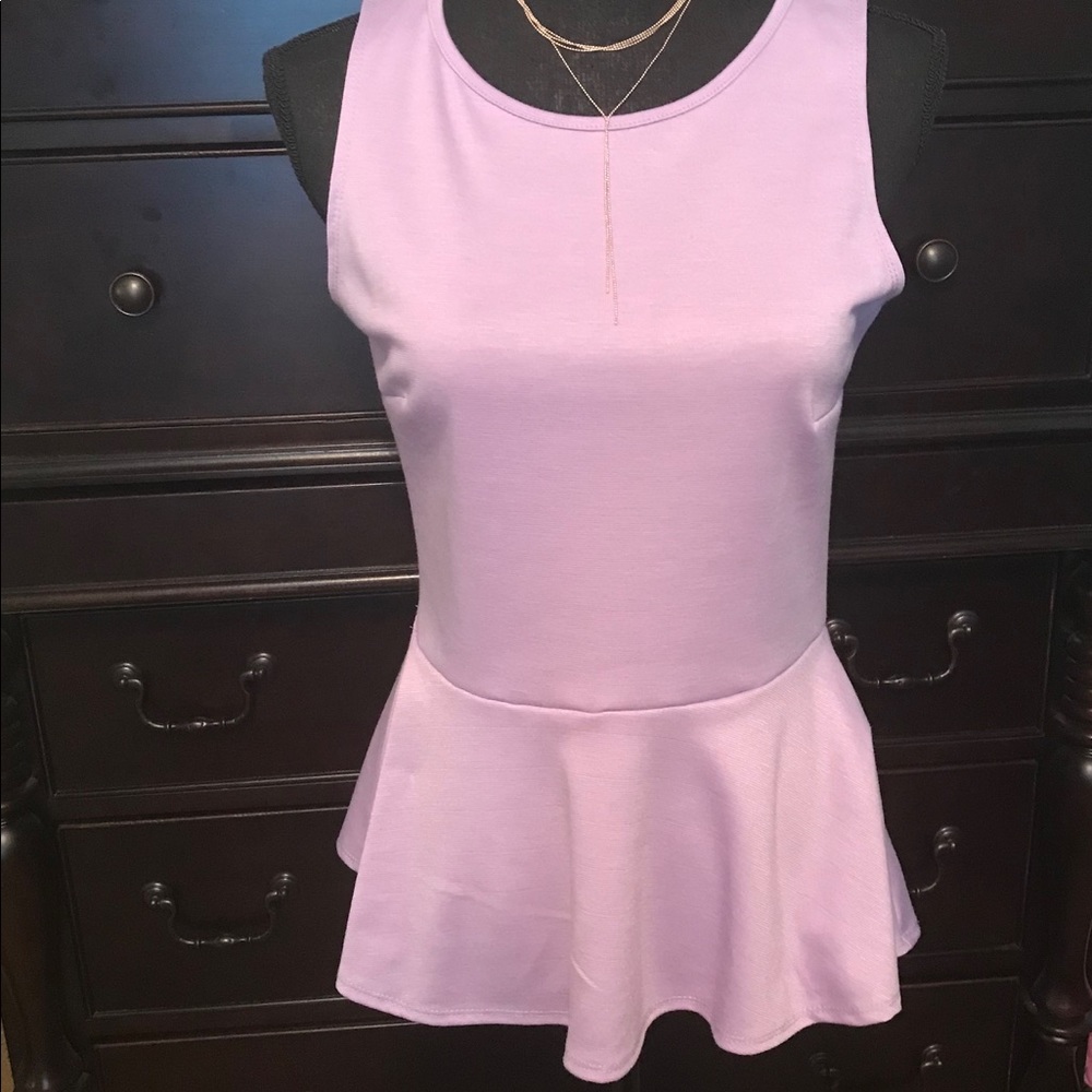 Peplum sleeveless lavender top. Size M. NWT